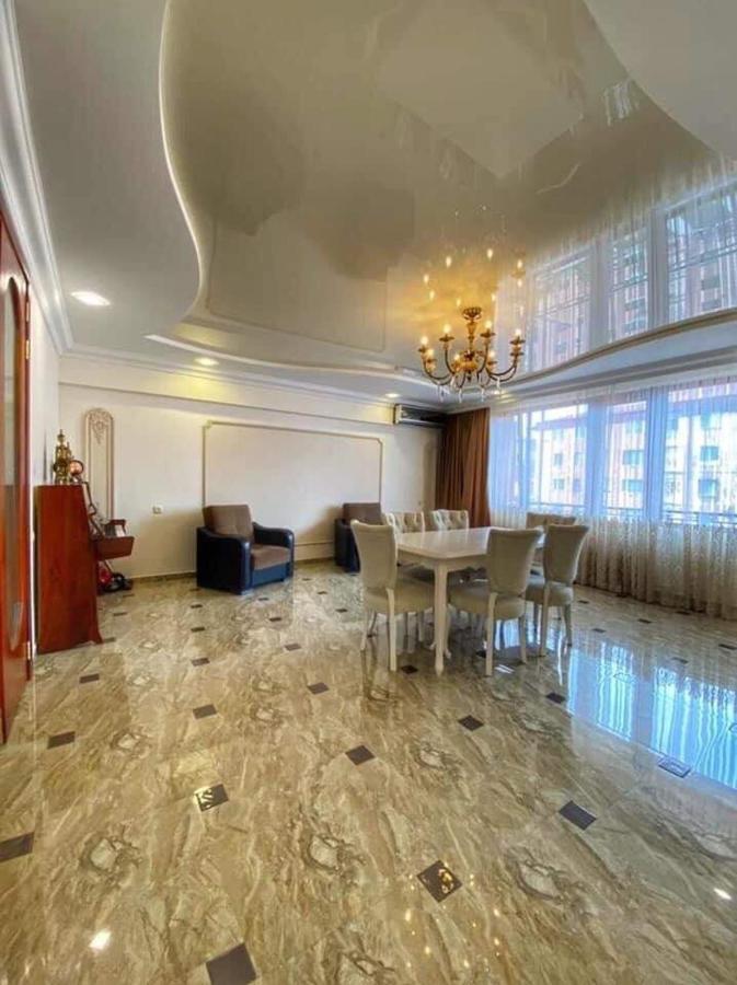 Apartment Dolphin Batumi Exterior foto